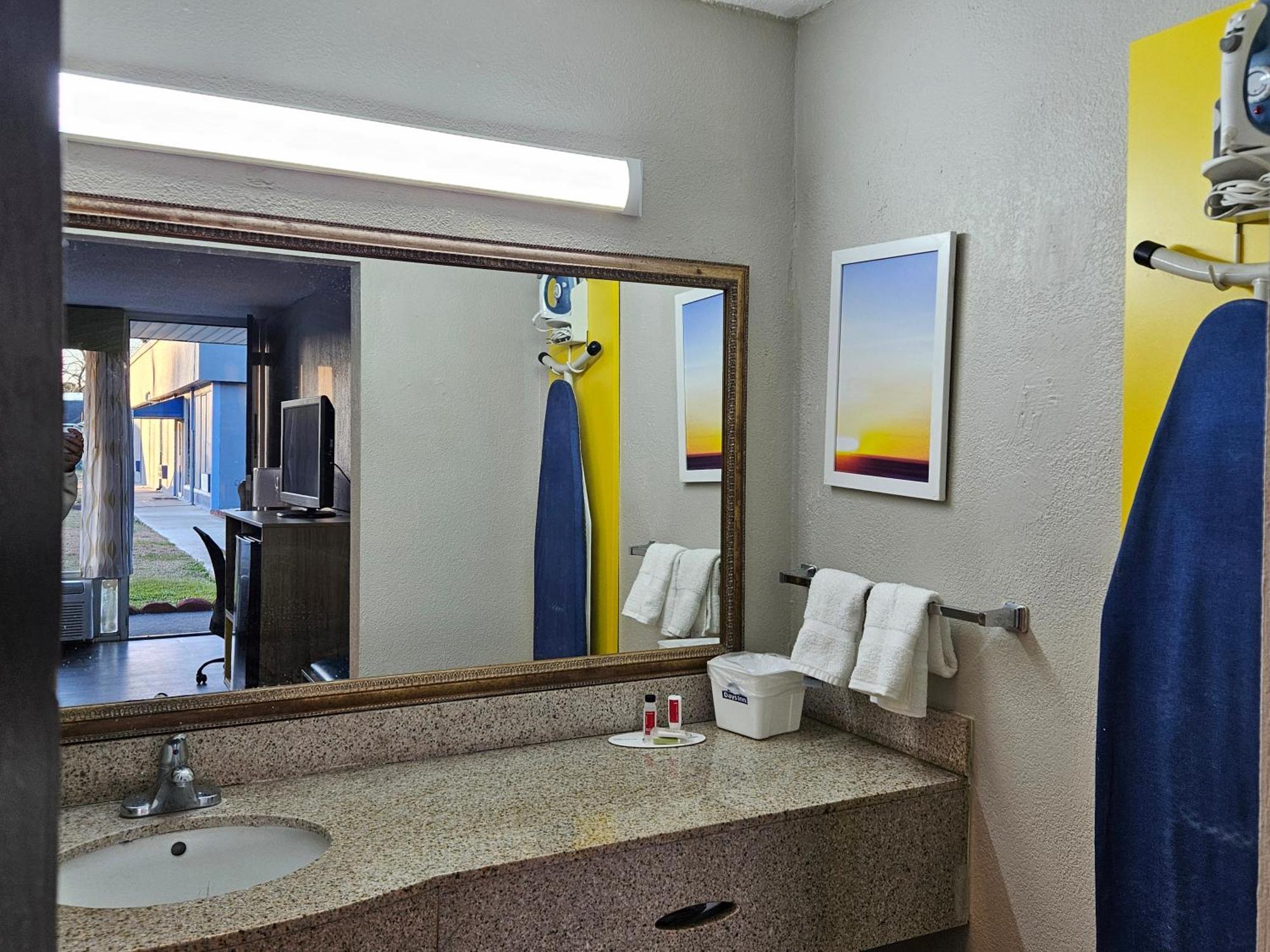 Days Inn By Wyndham Washington Eksteriør billede