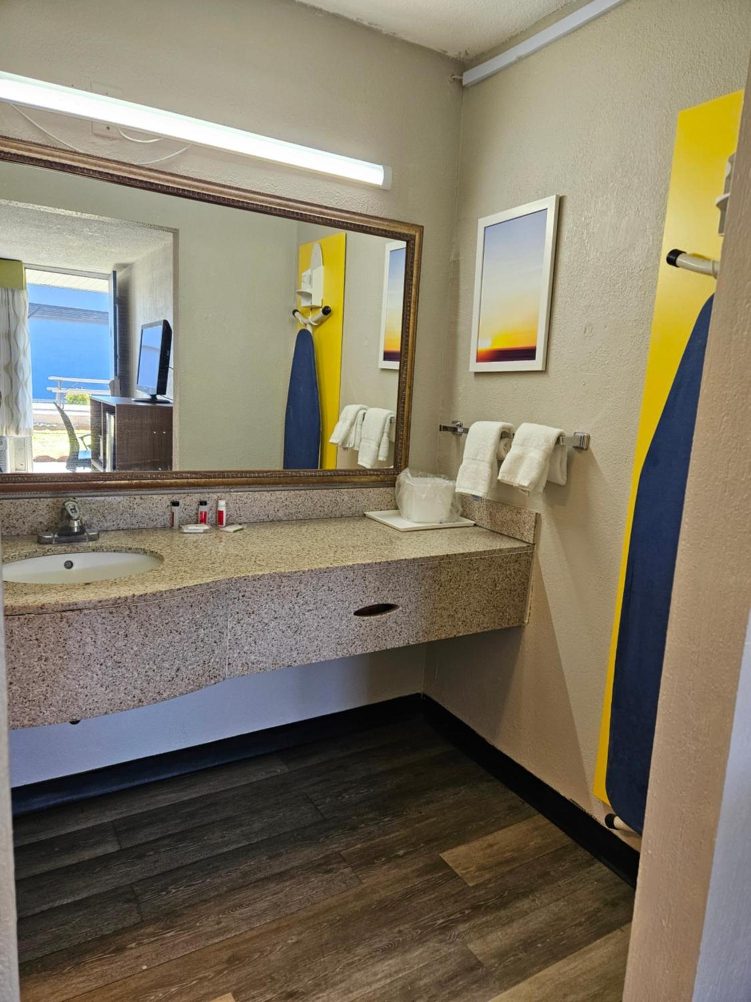 Days Inn By Wyndham Washington Eksteriør billede